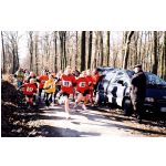 Kreis-Waldlaufmeisterschaften 2002: Start der Schlerinnen W12 - W15 (Betl Bosnak in gelb).