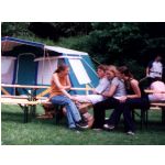 Camping 1999: Claudia Zargus, Willi Bauer, Verena Mller und Sabrina Spie auf dem Campingplatz Schweinmhle