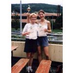 Bad Brckenau 1999: Melanie Wolf und Ursula Ott nach ihrem Lauf 'Rund um die Heilquellen' ber 10.000 m (WJA)
